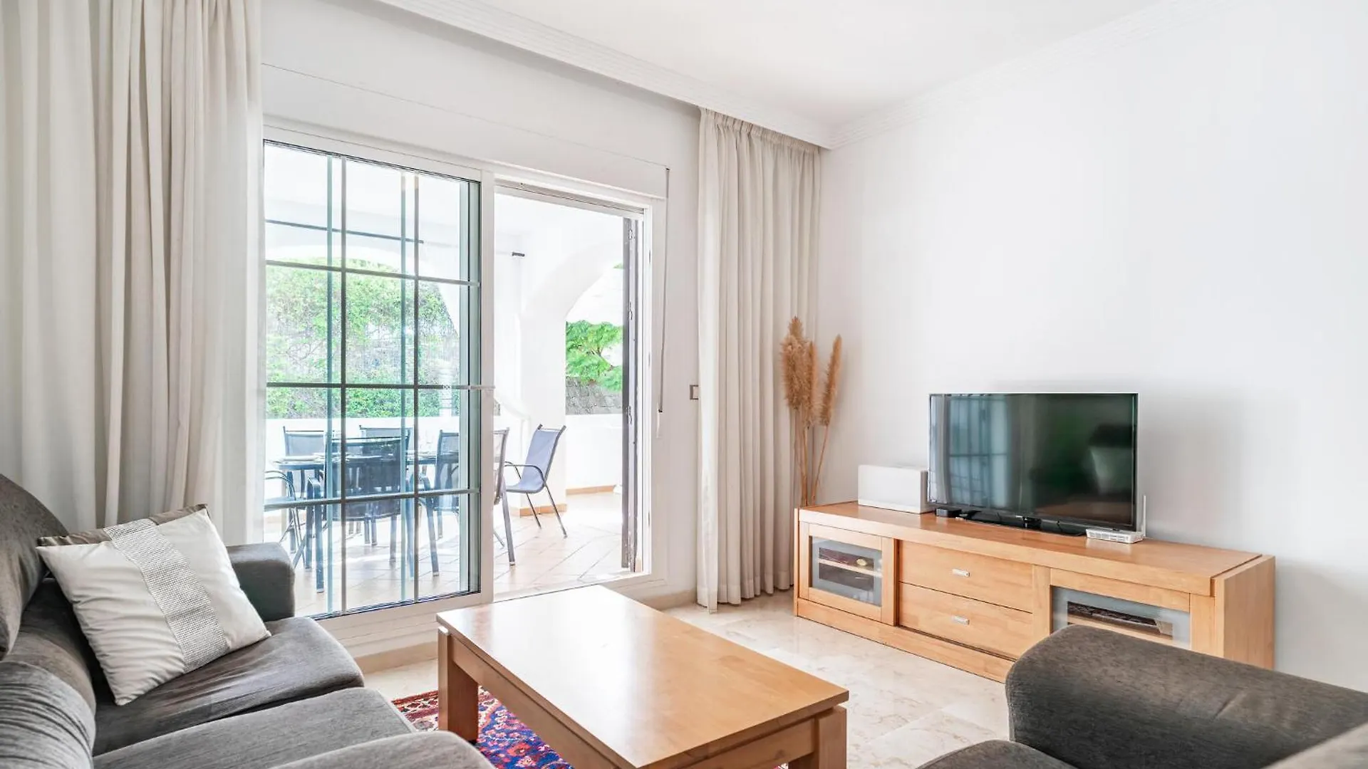 2 Bedroom Stunning Apartment In Sabinillas San Luis de Sabinillas